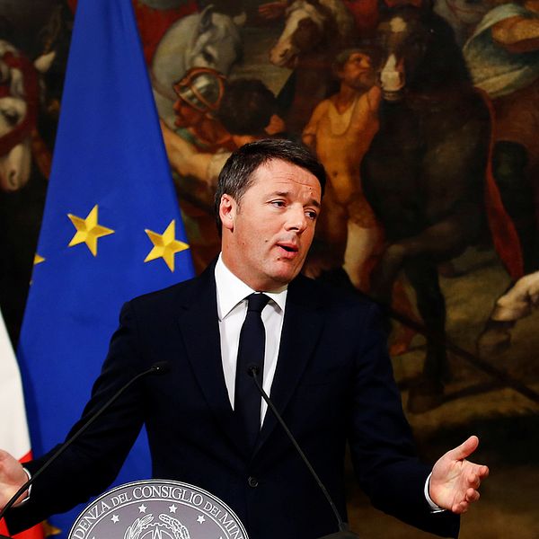 Italiens premiärminister Matteo Renzi meddelade i natt att han avgår efter nederlaget i folkomröstningen om ny grundlag.