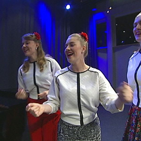 Hebbesisters på scen, Emelie, Josefin och Maria Hebbe
