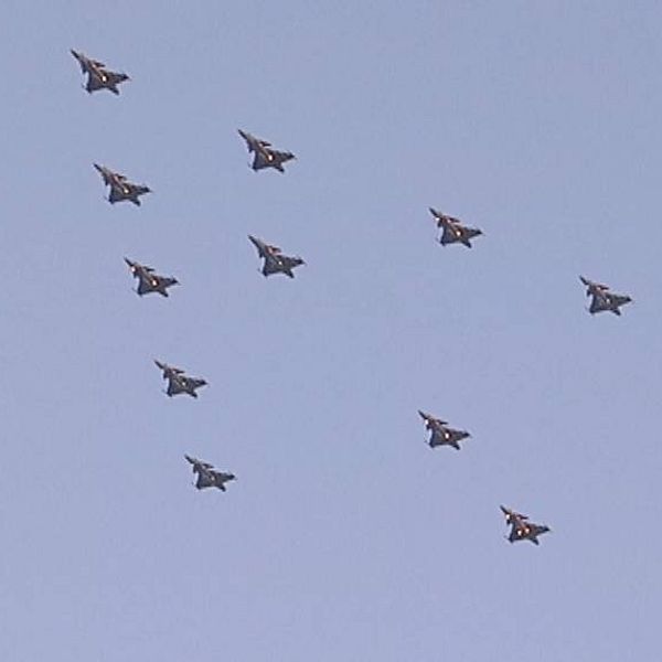 12 stycken JAS 39 Gripen i julgransformation