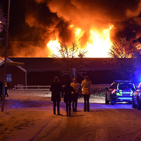 Brand i garagelänga Strängnäs