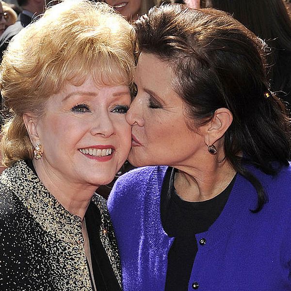 Debbie Reynolds och Carrie Fisher på en Emmy-gala 2011.