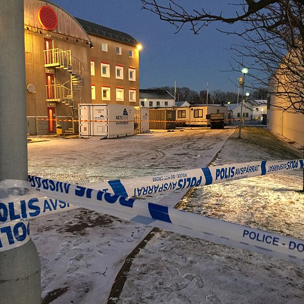 Polisen spärrade av platsen efter explosionen.