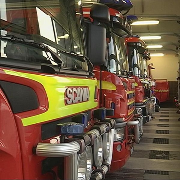 Brandbilar på rad hos räddningstjänsten i Köping