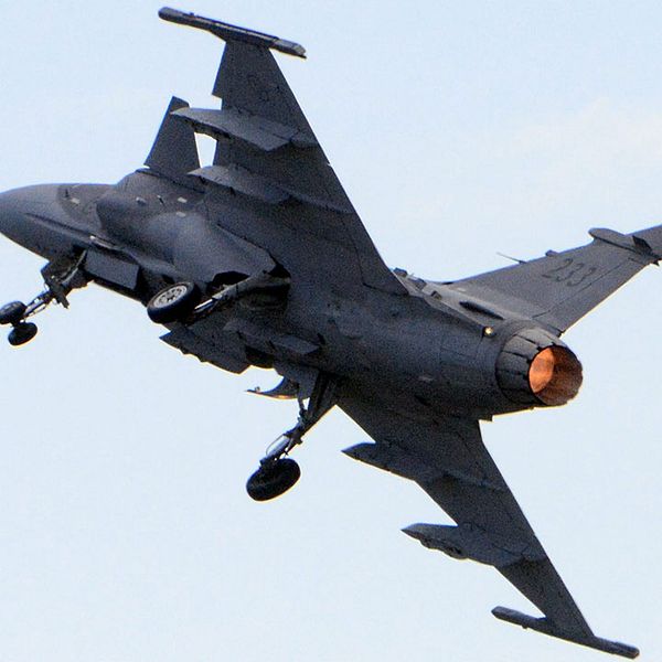 Ett plan av typen Jas 39 Gripen har kraschat vid en flyguppvisning i Thailand