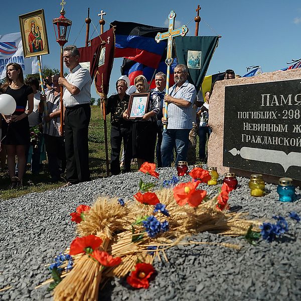 En minnesceremoni i byn Hrabove i östra Ukraina 17 juli 2015 över offren från det malaysiska planet MH17.