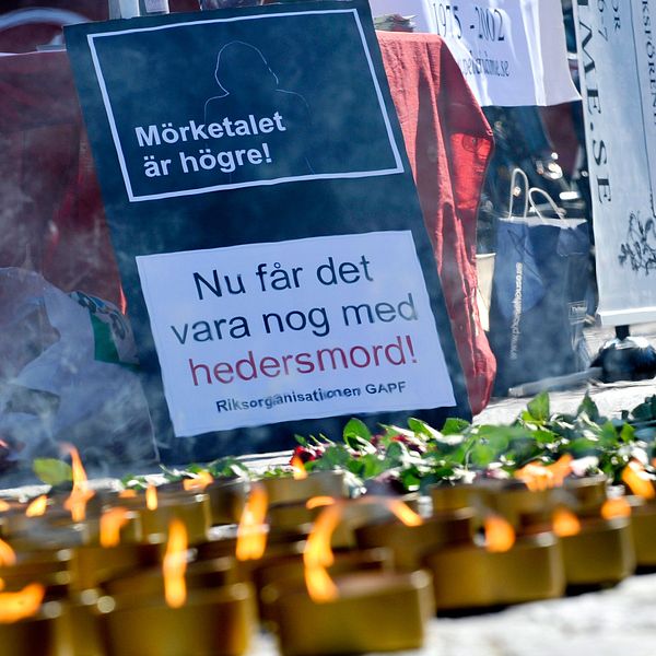 Manifestation mot hedersmord på Medborgarplatsen i Stockholm.