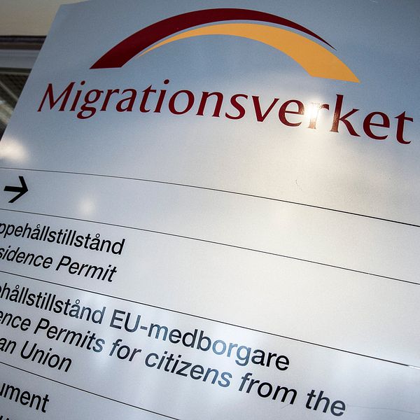 Skylt med Migrationsverkets logga