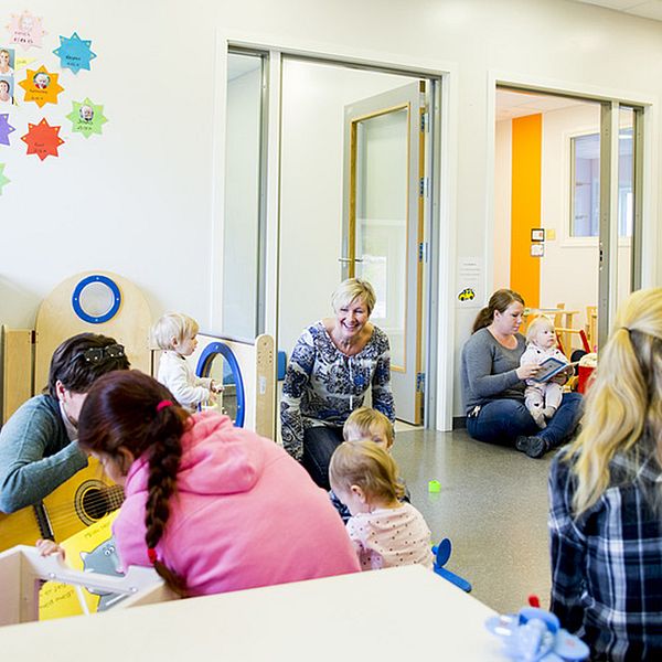 Föräldrar i Umeå hyllar förskolan.