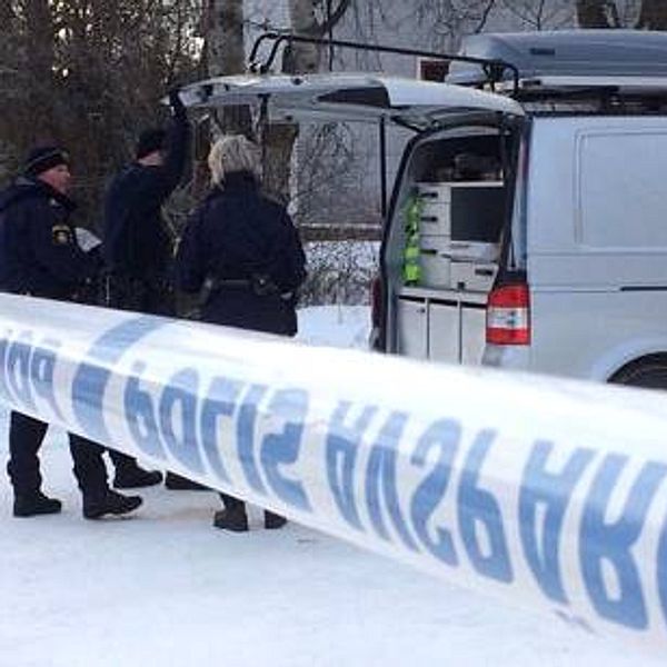 Polisen undersöker platsen i Sveg där en 20-årig man miste livet.