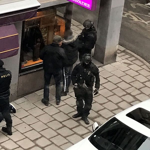 Tre personer har gripits och anhållits, misstänkta för inblandning i dubbelmordet i Rinkeby.
