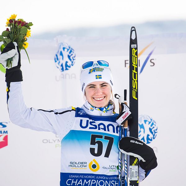 Ebba Andersson tog JVM-guld på fem kilometer fritt.