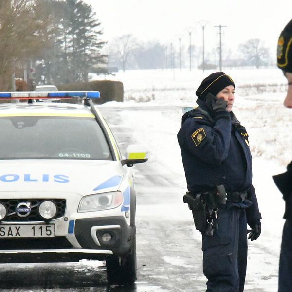 Tre personer hittades på fredagen döda i en villa i Skivarp i Skurups kommun.