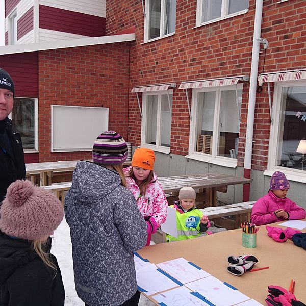 Manifestation på Gummarkskolan i Ragvaldsträsk