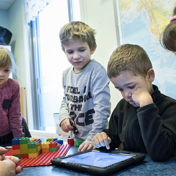 Skolverket vill att små barn lär sig programmering i förskolan.