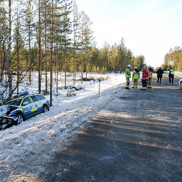 Polisbil och bil i krock mellan Mora och Rättvik