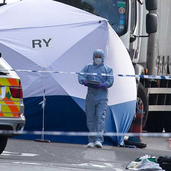 Ett tält restes över brottsplatsen i Woolwich i sydöstra London.