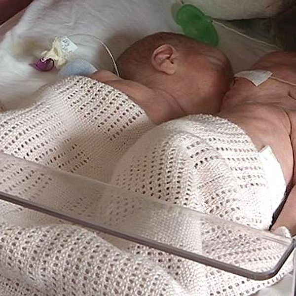 Spädbarn som vårdas på neonatal avdelningen på Länssjukhuset i Sundsvall.