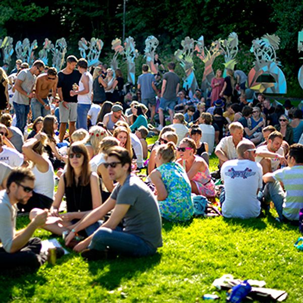 Umgänge utanför festivalområdet i Slottsskogen, Göteborg.