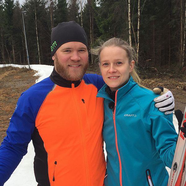 Jenni  Nyrhilä och Samuel Östling från Vislanda laddar för en ny utmaning i vasaloppsspåren – att åka de nio milen mitt i natten.