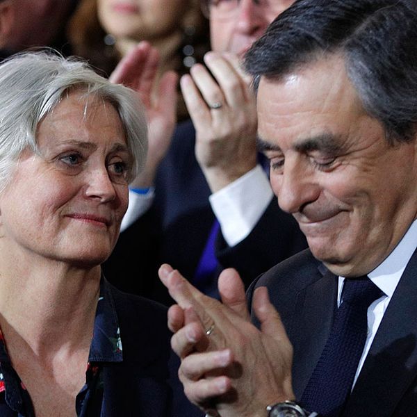 Penelope och François Fillon vid ett valmöte i Paris i januari.