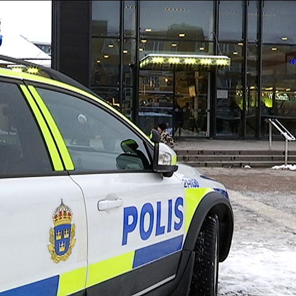 Polisen var på plats vid Resecentrum under onsdagen för att kontrollera och prata med ungdomar.