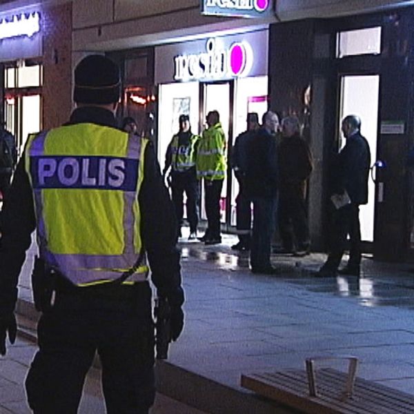 polis, polisreflex, polisuniform, resia, rådhusesplanaden, systembolagetm visitumea