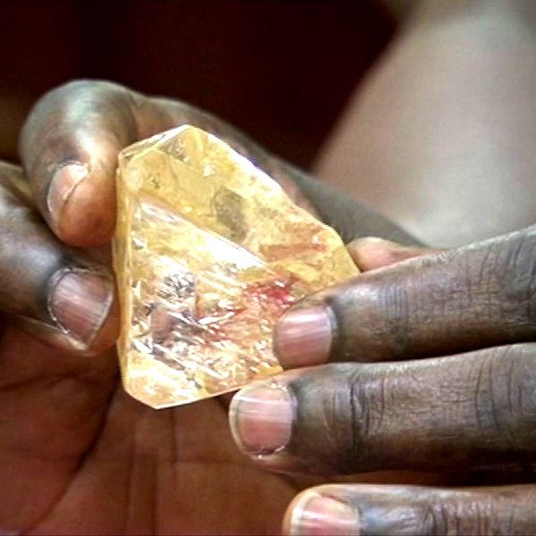 Jättediamanten som hittades i Sierra Leone är nu inlåst i centralbankens valv.