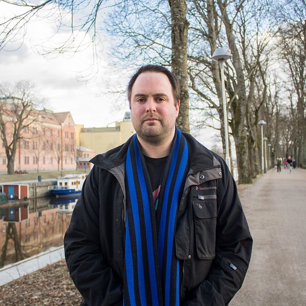 Lars Olsson, supporterföreningens ordförande, längs Fyrisån i Uppsala