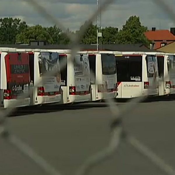 Strejken fortsätter och bussarna i Jönköping står nu stilla.
