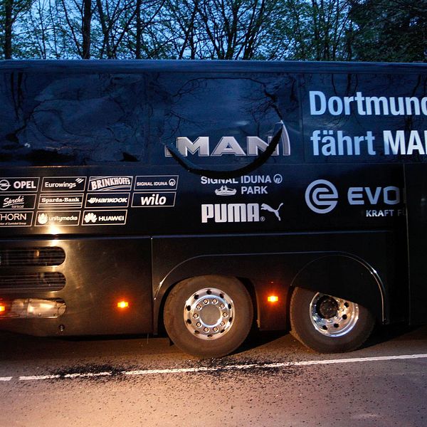 Borussia Dortmunds spelarbuss skadad efter explosionen under tisdagen.