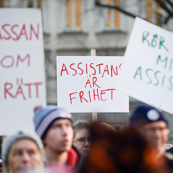 Demonstration mot inskränkningarna i assistansersättning