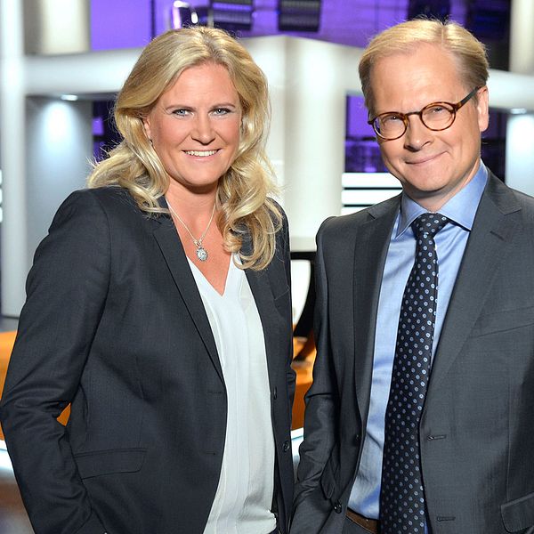 Partiledardebattens programledare Camilla Kvartoft och Mats Knutson