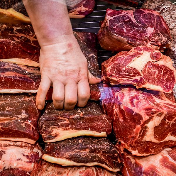 Kommunerna upphandlar varje år kött för 10 miljarder kronor. Arkivbild.