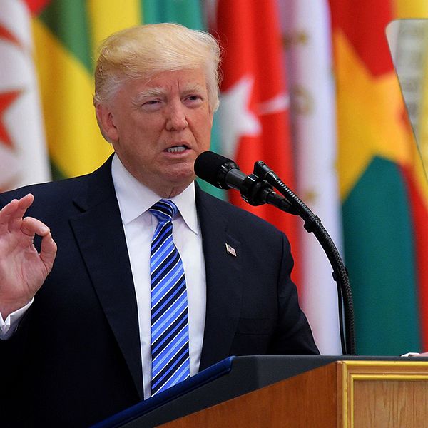 ”Vi ska utplåna terroristerna”, sa Donald Trump under sitt tal till 50 arabiska ledare.