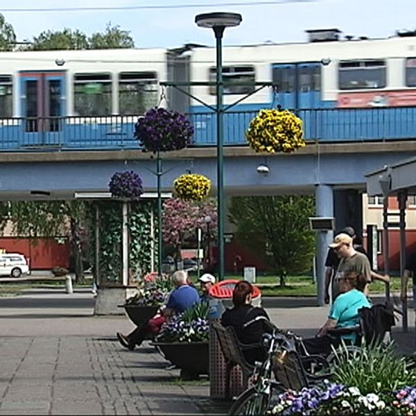 Nu växer hoppet i Biskopsgården. Brottsligheten beskrivs som lägre än på länge.