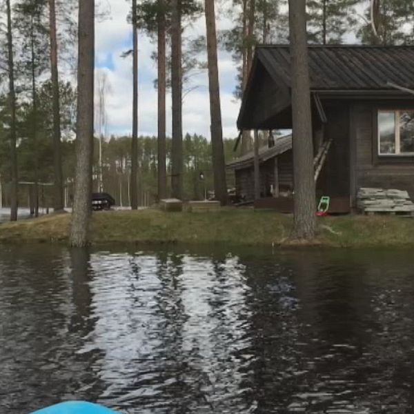 Högt vatten vid en stuga i Råneå.