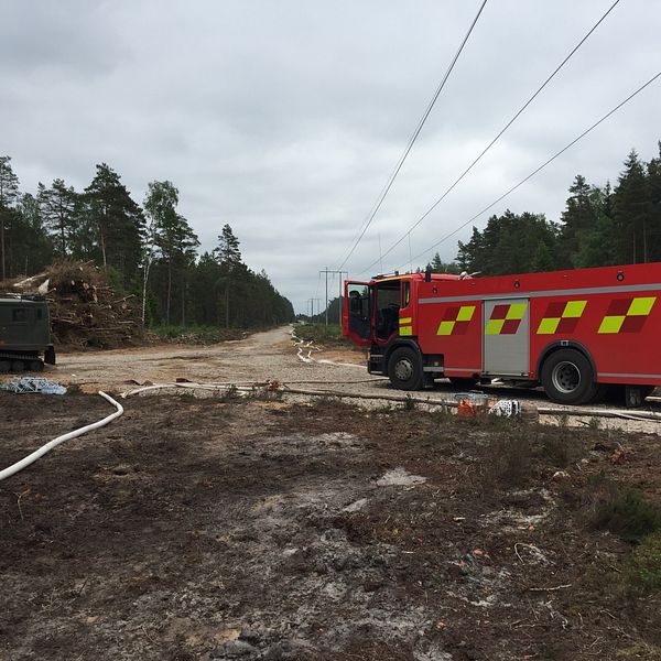 brandbil och militärfordon vid Flymossen