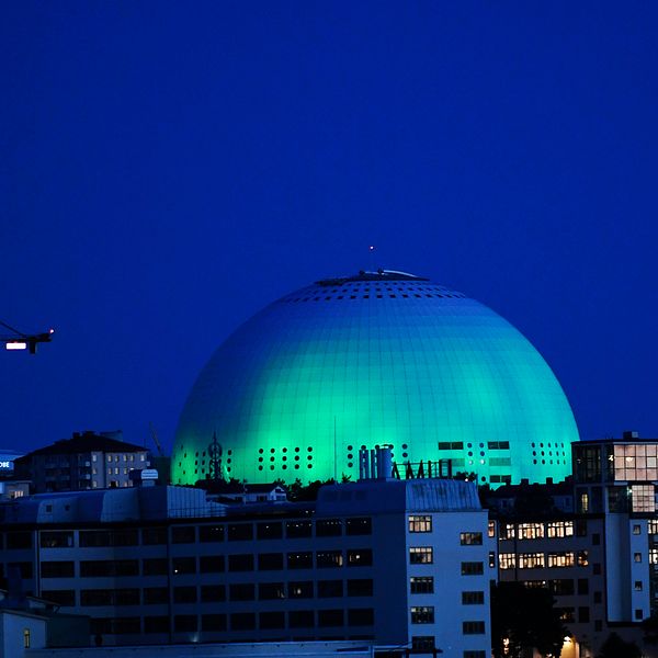 Globen i Stockholm lystes upp i grönt på fredagskvällen.