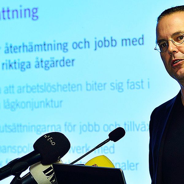 Finansminister Anders Borg håller presskonferens på Harpsund.