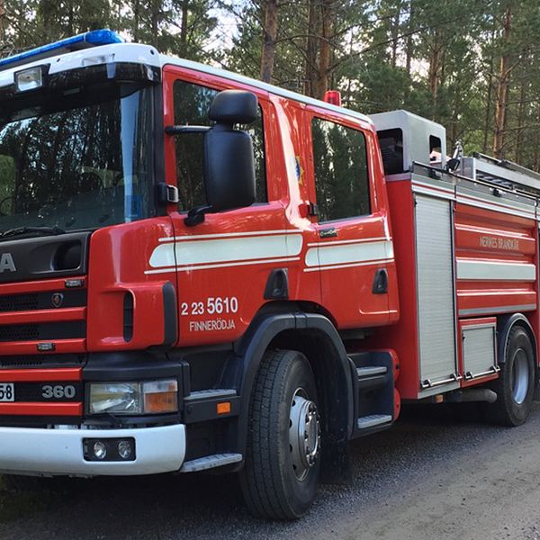 Brandbil vid Röfors i samband med en skogsbrand