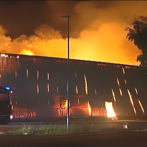 Brand i Fjällbackens köpcentrum i Gävle 2006. Hela varuhuset K-Rauta blev rökfyllt från golv till tak inom 2 minuter och 30 sekunder. Väggar och tak var isolerade med cellplast som orsakade den snabba brandspridningen.