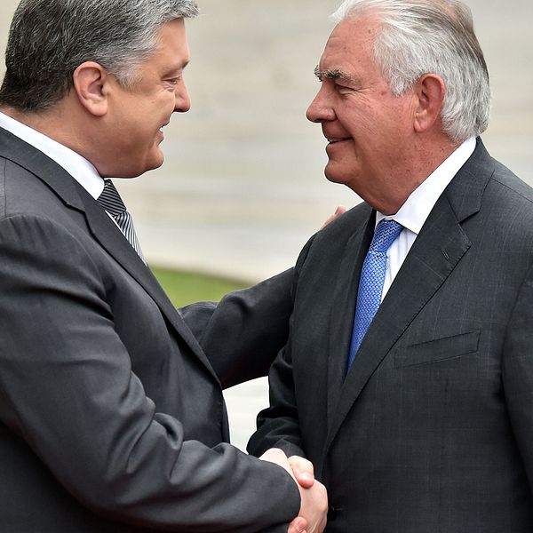 USA:s utrikesminister RexTilerrson och Ukrainas president Petro Porosjenko möts i Kiev