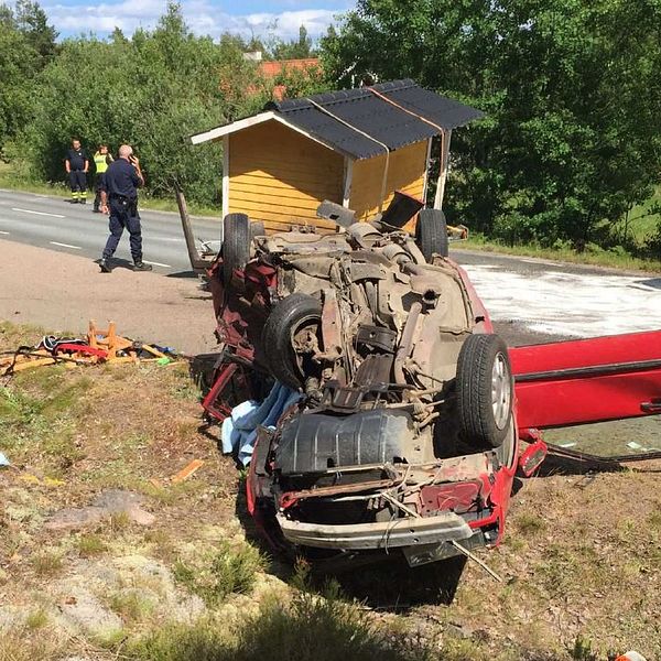 Bild från den tragiska olyckan utanför Fliseryd där två personer omkom.