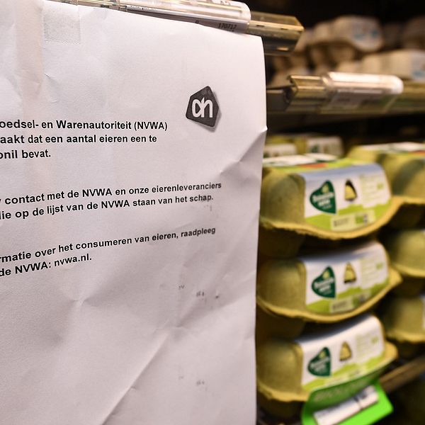 En varningslapp för det förbjudna medlet i en butik i Alkmaar i Nederländerna.