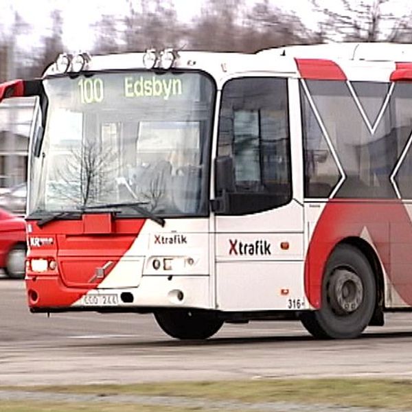 X-trafiks busschaufförer blir hotade under sina körningar.