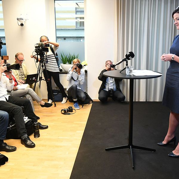 Anna Kinberg Batra meddelade på en pressträff på fredagen att hon avgår som Moderaternas partiledare.