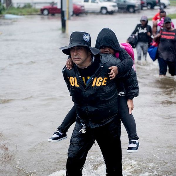 10.000 evakuerade i Houston