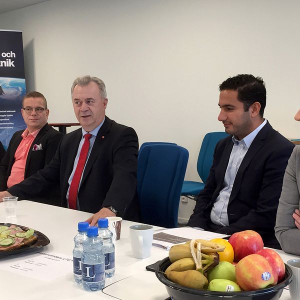 Fr vänster Niklas Nordström, kommunalråd Luleå (S), Yvonne Stålnacke, kommunalråd Luleå (S), Anders Josefsson, oppositionsråd Luleå (M), Ardalan Shekarabi, civilminister (S) och forskningsminister Helene Hellmark Knutsson (S)