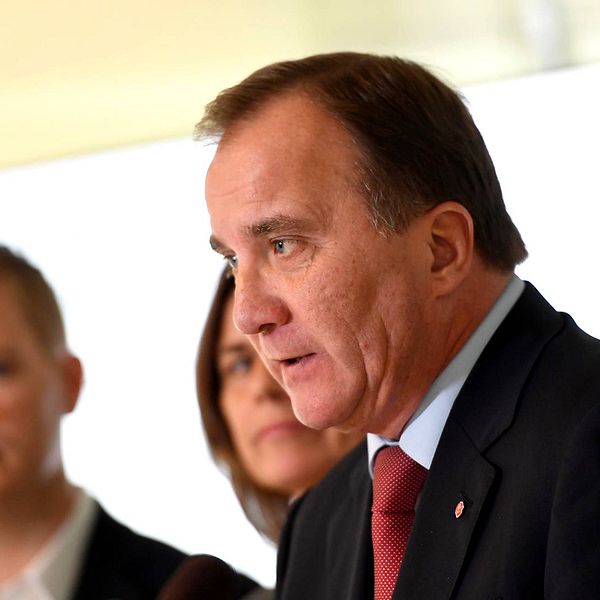 Stefan Löven på en presskonferens