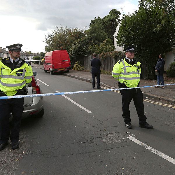Ännu en man har nu gripits i utredningen av tunnelbanebombem i Parsons Green. Polisen spärrade i går av en gata i sydvästra London.
